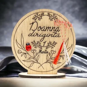 Decupaj lemn, rotund, cu suport „Doamna dirigintă / 1 Martie”