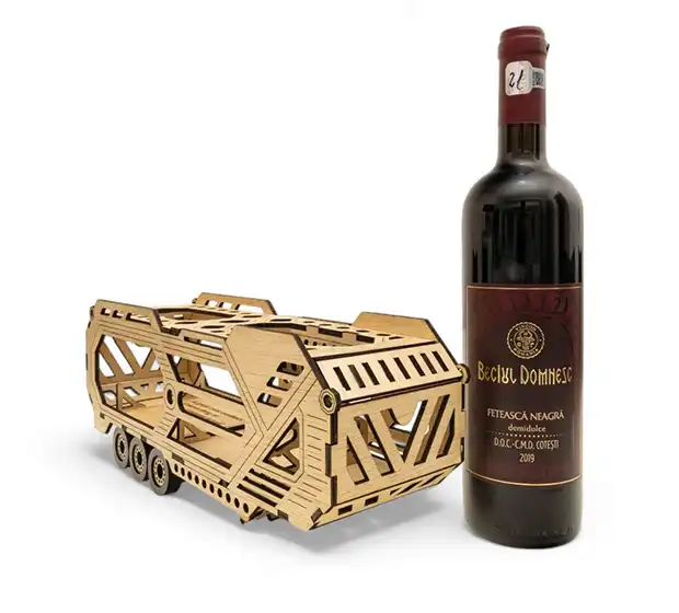 Camion cu remorca, cutie pentru vin - imagine 3